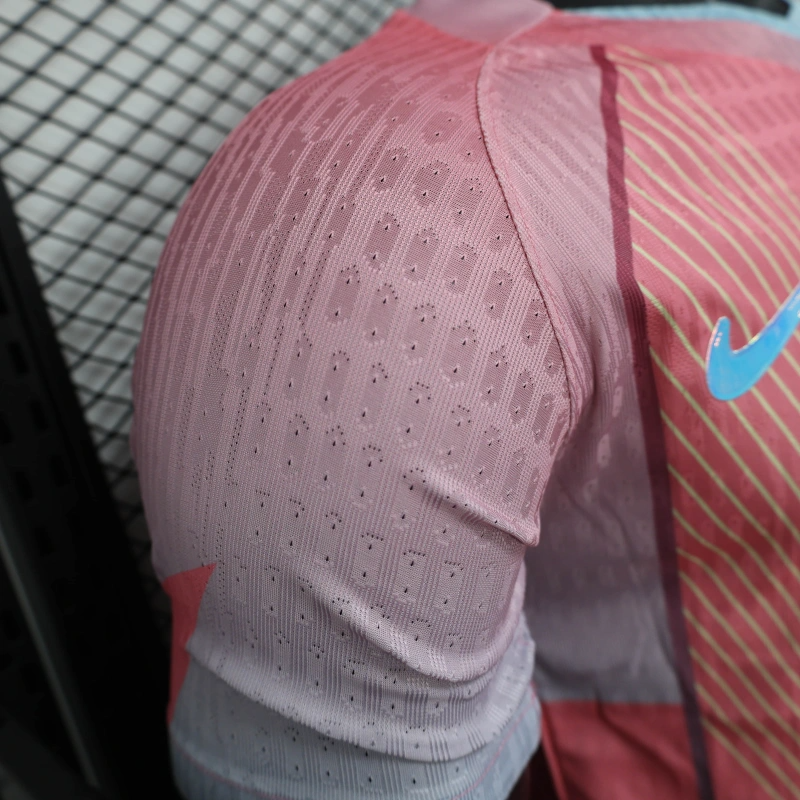 Camiseta de Entrenamiento FC Barcelona 2025/26 – Versión Player (Rosa/Edición Training)