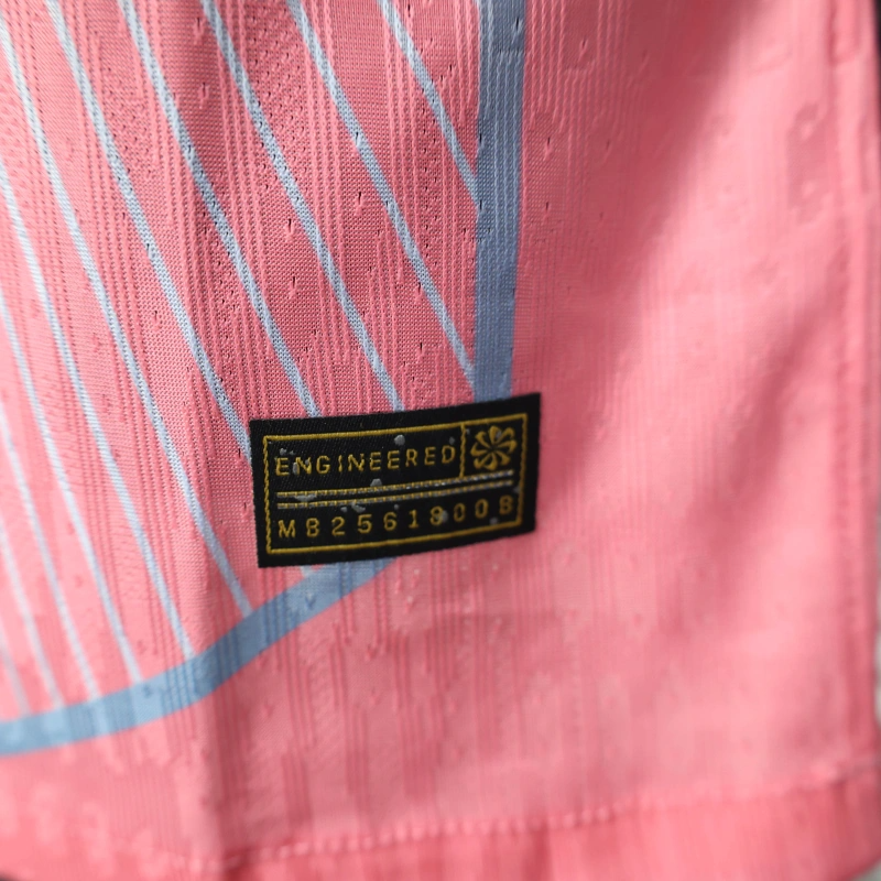 Camiseta de Entrenamiento FC Barcelona 2025/26 – Versión Player (Rosa/Edición Training)